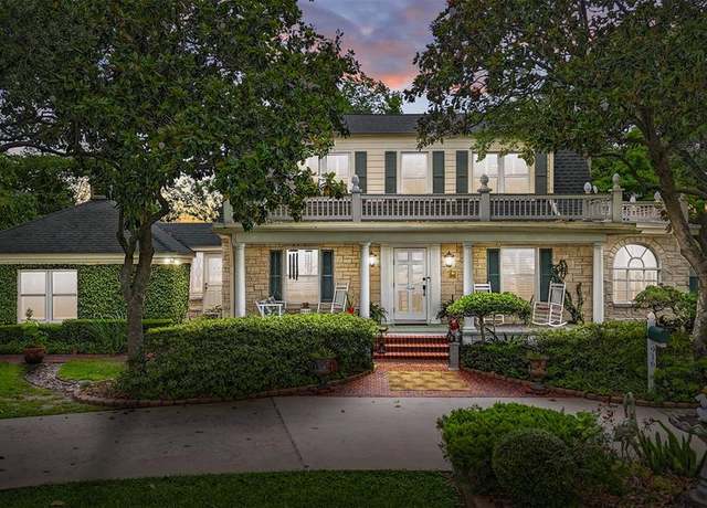 Property at 916 E James St, Baytown, TX 77520, 3 beds, 2.5 baths