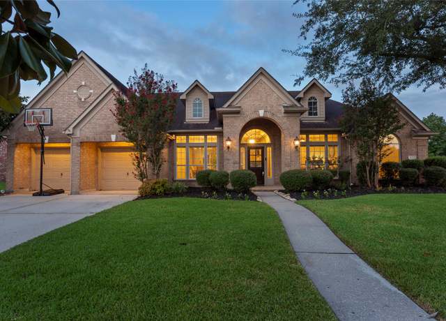 Property at 1800 Sandy Lake Dr, Friendswood, TX 77546, 3 beds, 2 baths