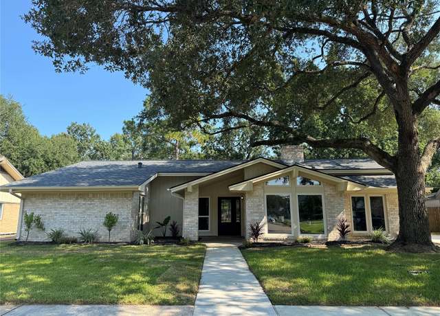 Property at 4214 Honey Oaks Dr, Seabrook, TX 77586, 4 beds, 2.5 baths