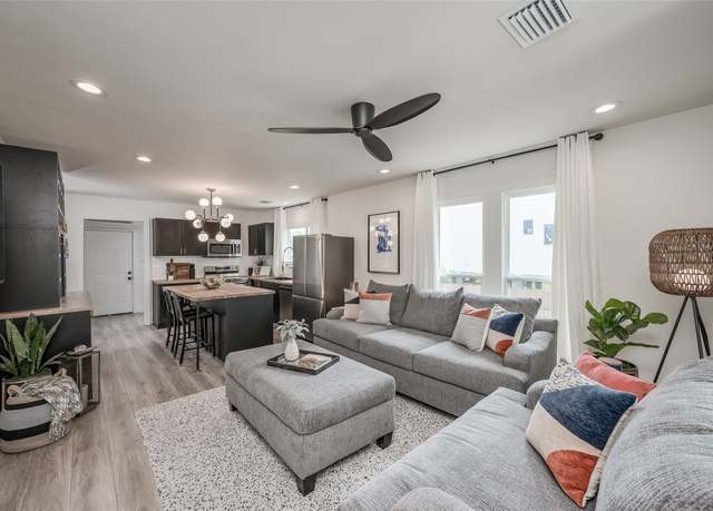Property at 1001 E 40th St, Houston, TX 77022, 2 beds, 2 baths