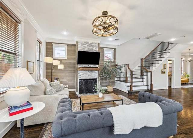 Property at 1200 W 24th St, Houston, TX 77008, 3 beds, 2.5 baths