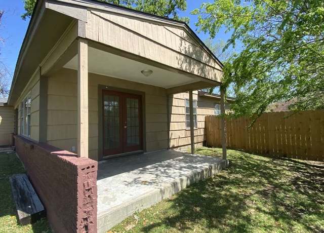 Property at 104 Yaupon Dr, Baytown, TX 77520, 3 beds, 1 bath