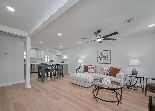 Property at 7406 Valeda Dr, Deer Park, TX 77536, 3 beds, 2 baths