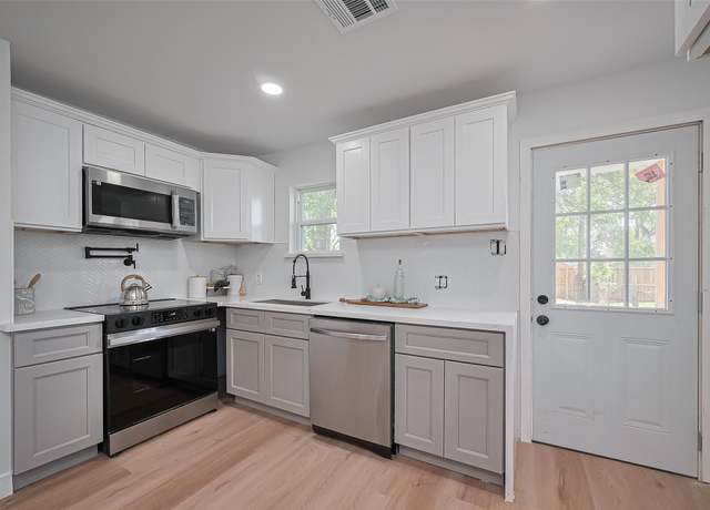 Property at 7406 Valeda Dr, Deer Park, TX 77536, 3 beds, 2 baths