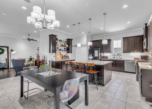 Property at 3009A Bell St, Houston, TX 77003, 4 beds, 3 baths
