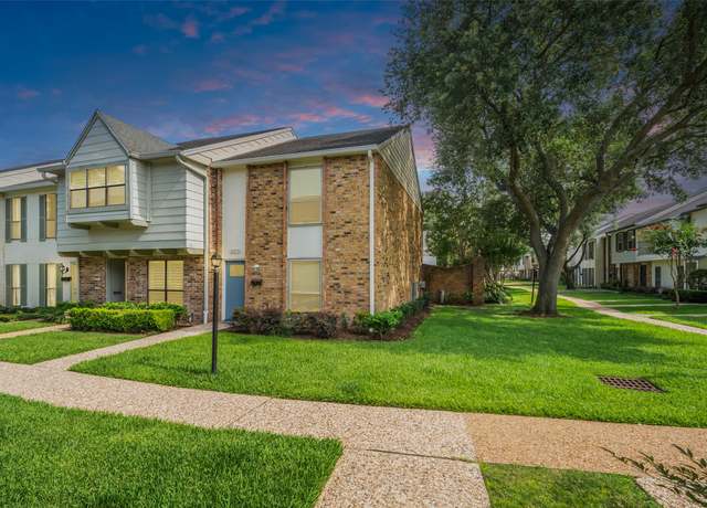 Property at 10370 Longmont Dr, Houston, TX 77042, 2 beds, 2.5 baths