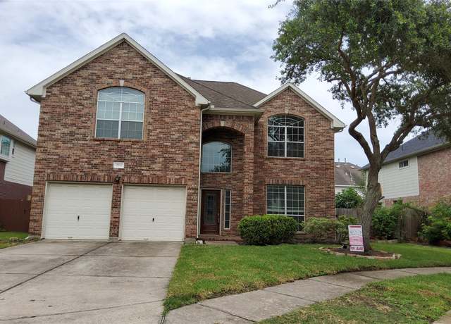Property at 2707 Sun Beam Ct, Pearland, TX 77584, 4 beds, 2.5 baths