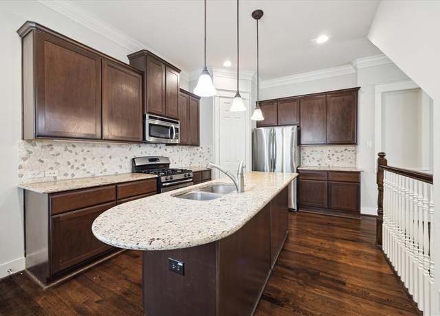 Property at 1249 Nelson Falls Ln, Houston, TX 77008, 3 beds, 2.5 baths