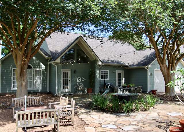 Property at 323 E County Road 461b, Brazoria, TX 77422, 6 beds, 4.5 baths