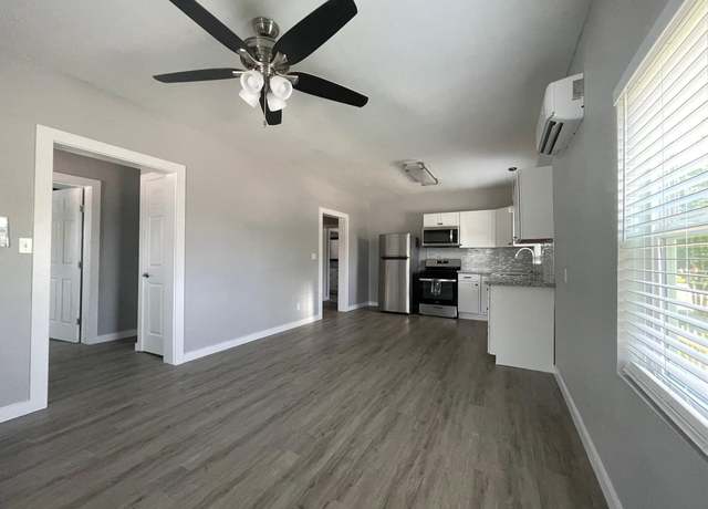 Property at 1701 40th St, Galveston, TX 77550, 3 beds, 1 bath
