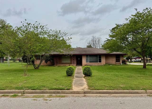 Property at 1207 E Redbud, Crockett, TX 75835, 3 beds, 2 baths