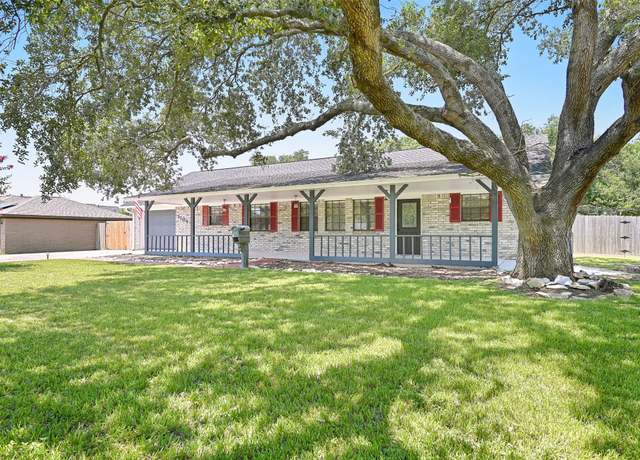 Property at 1104 Western Ave, Angleton, TX 77515, 3 beds, 2 baths
