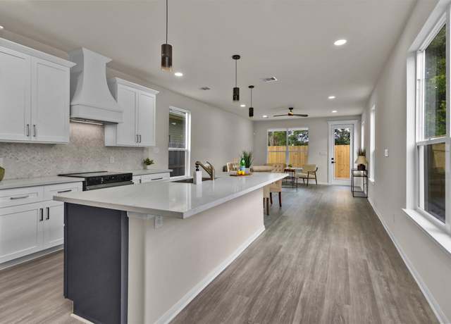 Property at 2413 Harlem St, Houston, TX 77020, 3 beds, 2.5 baths