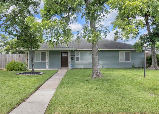 Property at 2934 Robertson St, Houston, TX 77009, 4 beds, 2 baths