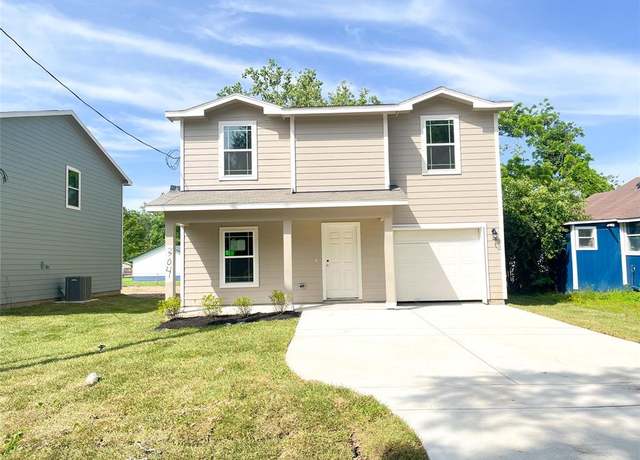 Property at 304 N Orange St, Sweeny, TX 77480, 4 beds, 2.5 baths