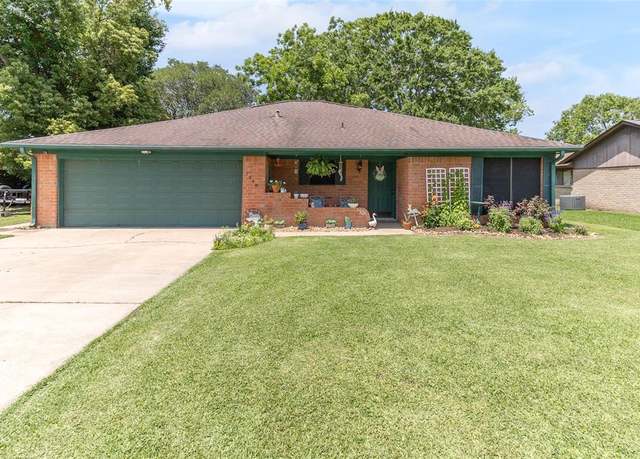 Property at 1448 Camellia Dr, Sweeny, TX 77480, 3 beds, 2 baths
