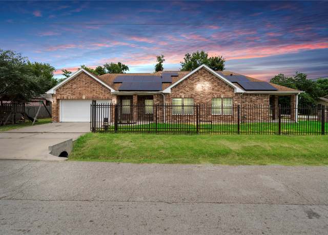 Property at 3001 Wayne St, Houston, TX 77026, 4 beds, 2 baths