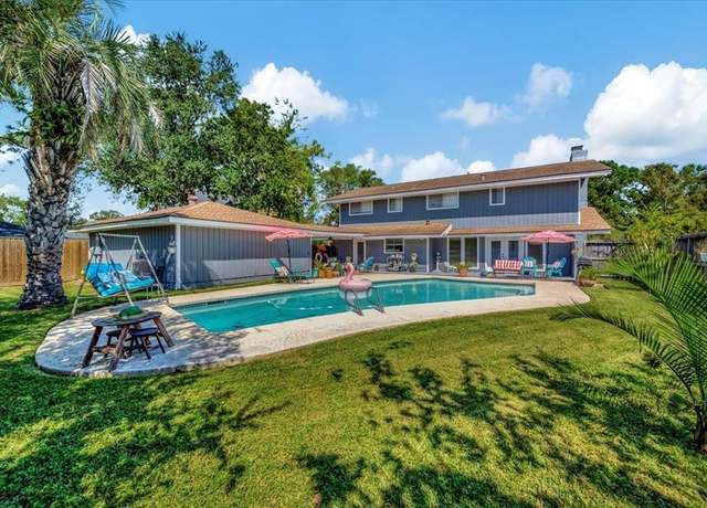 Property at 1015 Willow Vale Dr, Seabrook, TX 77586, 4 beds, 2.5 baths