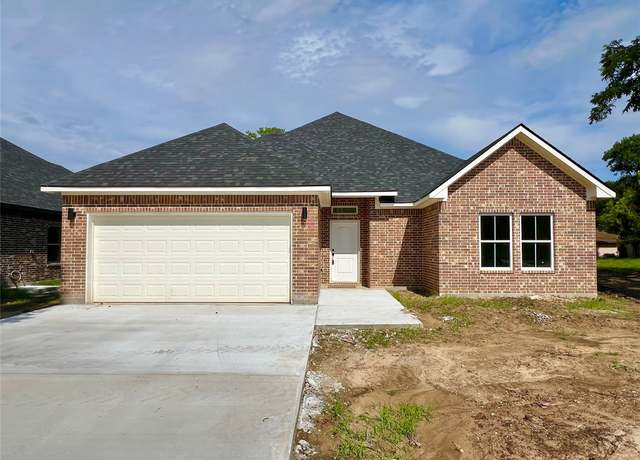 Property at 1007 S Anderson St, Angleton, TX 77515, 3 beds, 2 baths