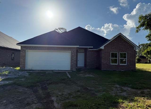 Property at 1007 S Anderson St, Angleton, TX 77515, 3 beds, 2 baths