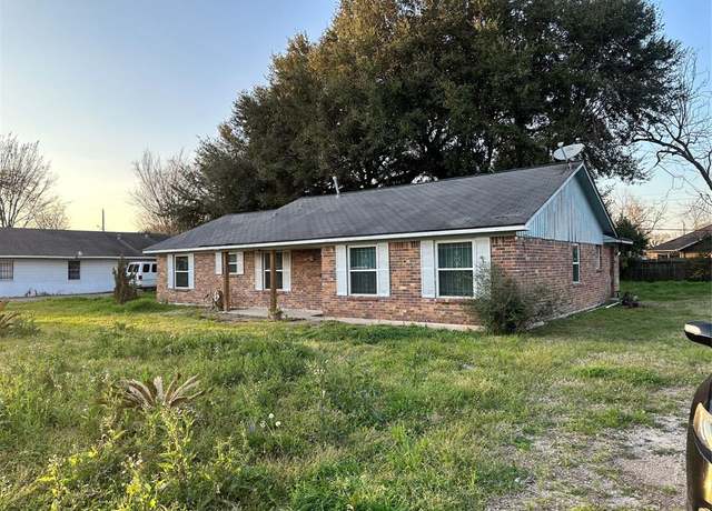 Property at 3110 Druid St, Houston, TX 77091, 3 beds, 2 baths