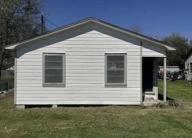 Property at 805 E Calhoun St, El Campo, TX 77437, 2 beds, 1 bath