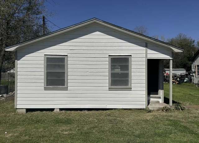 Property at 805 E Calhoun St, El Campo, TX 77437, 2 beds, 1 bath