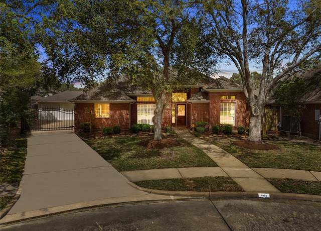 Property at 2032 Lodge Crest Ct, League City, TX 77573, 4 beds, 2 baths