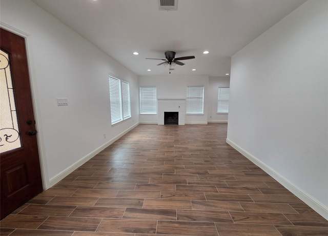 Property at 1307 Brooks Ave, Rosenberg, TX 77471, 4 beds, 3.5 baths
