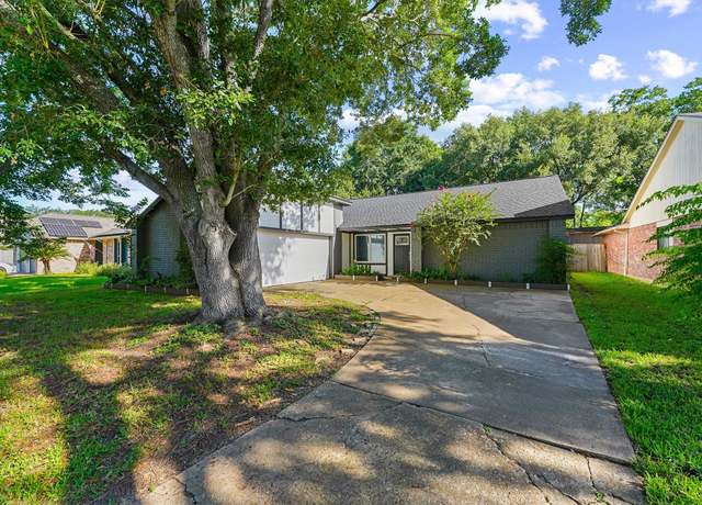 Property at 16026 Beechnut St, Houston, TX 77083, 4 beds, 2 baths