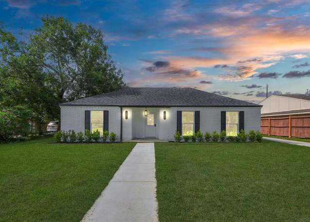 Property at 6249 Locke Ln, Houston, TX 77057, 3 beds, 2 baths
