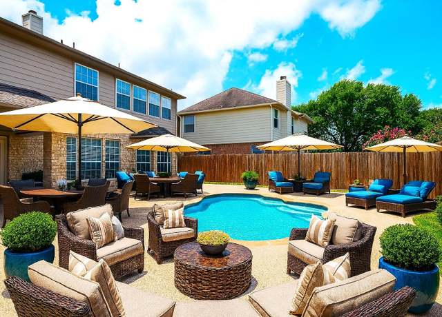 Property at 1501 Mulberry Ct, Pearland, TX 77581, 5 beds, 3.5 baths