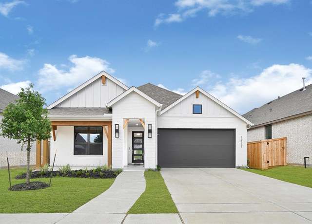 Property at 12331 Palmetto Dr, Mont Belvieu, TX 77523, 4 beds, 3 baths