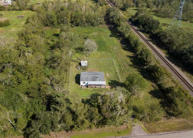 Property at 5823 County Road 166, Alvin, TX 77511, 3 beds, 2 baths