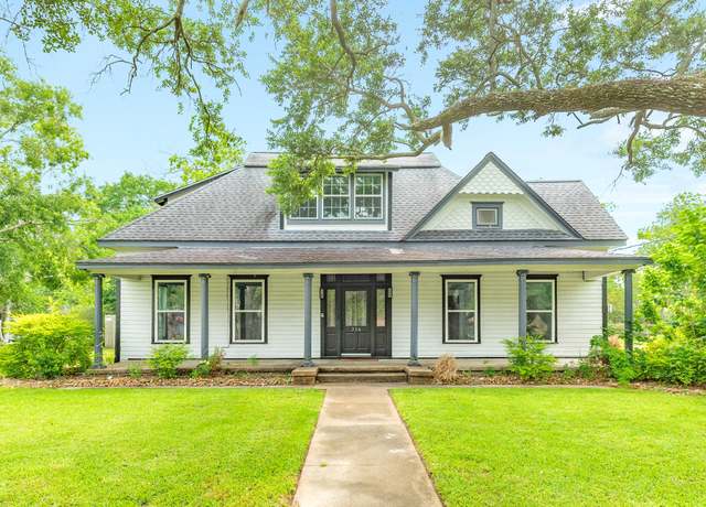 Property at 336 N Rockisland St, Angleton, TX 77515, 3 beds, 3 baths