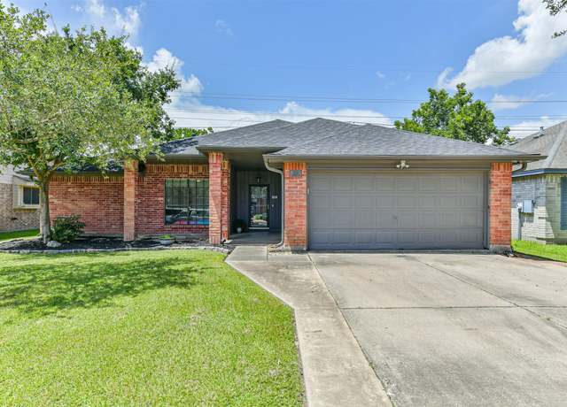 Property at 2212 Aberdeen Dr, League City, TX 77573, 3 beds, 2 baths