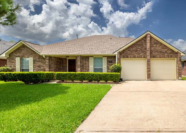 Property at 1012 Hyland Ln, League City, TX 77573, 3 beds, 2 baths