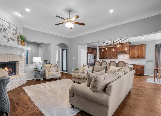 Property at 904 Cozy Hollow Ct, Friendswood, TX 77546, 5 beds, 4 baths