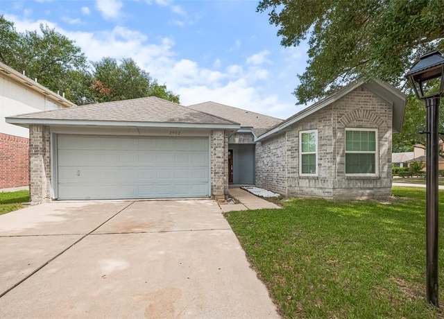 Property at 2902 Secluded Dr, Sugar Land, TX 77498, 3 beds, 2 baths
