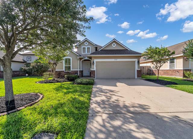 Property at 11727 Diamond Court Ct, Mont Belvieu, TX 77535, 2 beds, 2 baths