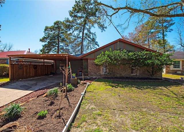 Property at 1402 S 5th St, Conroe, TX 77301, 4 beds, 3 baths
