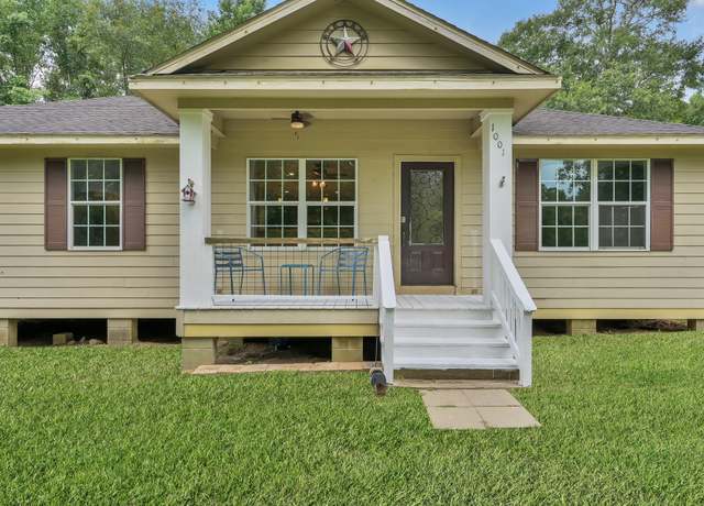 Property at 1001 Oak Ridge Rd, Willis, TX 77378, 4 beds, 2 baths