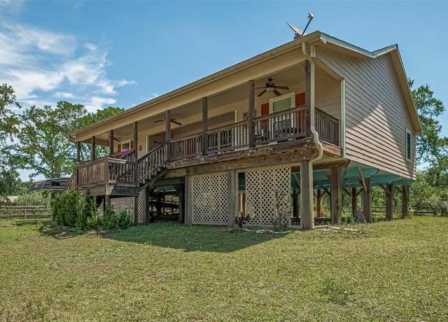 Property at 914 Baker Rd, Rosenberg, TX 77471, 3 beds, 2 baths