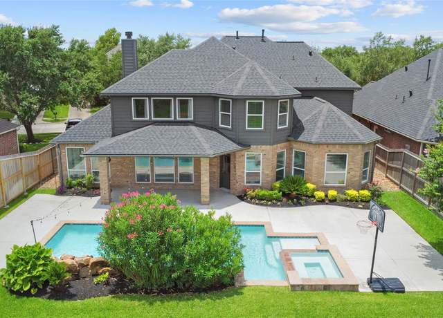 Property at 1630 Thunder Lake Ln, Sugar Land, TX 77498, 4 beds, 3.5 baths