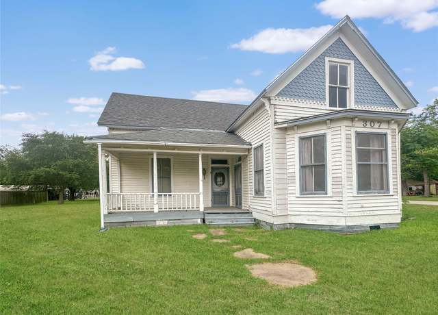 Property at 307 N Pecan, Moulton, TX 77975, 2 beds, 1 bath
