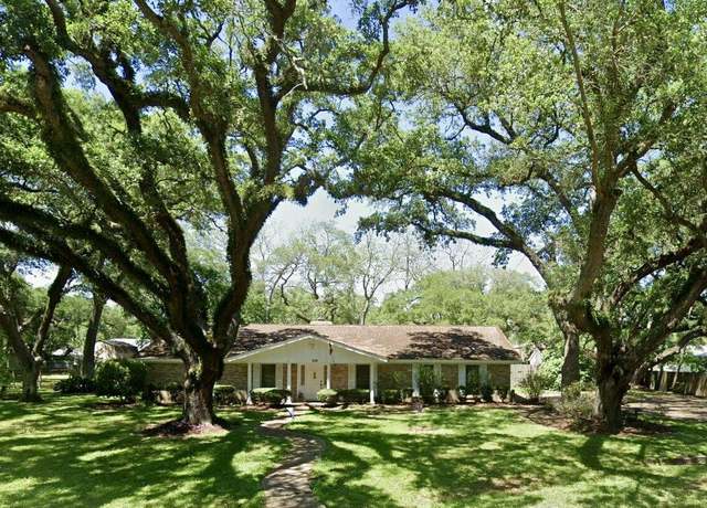 Property at 620 County Road 698c, Angleton, TX 77515, 4 beds, 2 baths