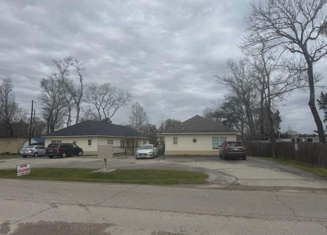 Property at 104 Longstreet Rd, Willis, TX 77378, 4 beds, 2 baths