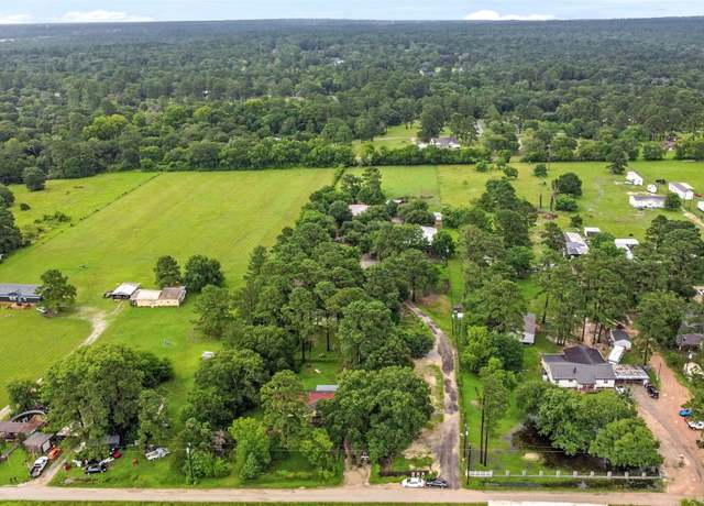 Property at 19757 Dorris Dr, Magnolia, TX 77355, 5 beds, 3 baths