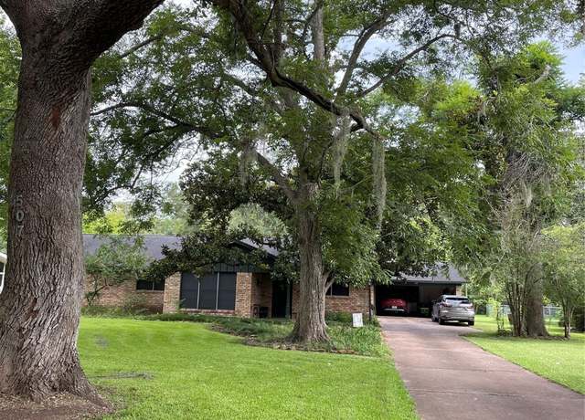 Property at 507 Oak Dr, Lake Jackson, TX 77566, 3 beds, 2 baths