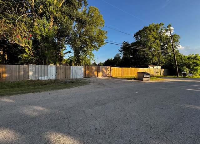 Property at 8114 Cheswick Dr, Houston, TX 77037